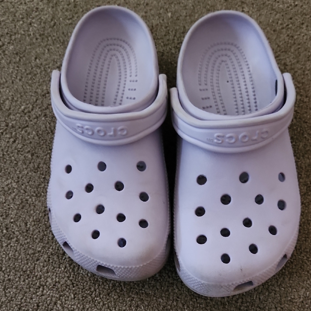 Crocs womans size 8 purple